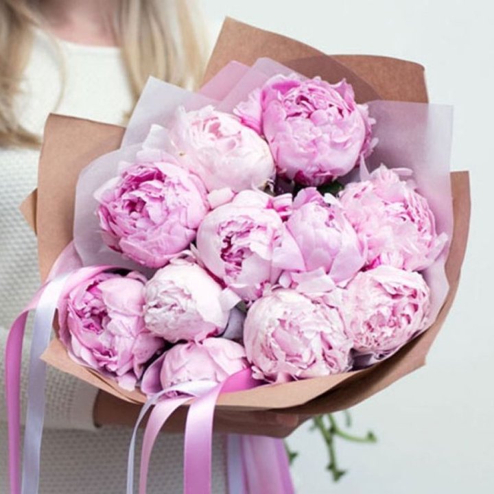 11 нежных пионов в Севастополи