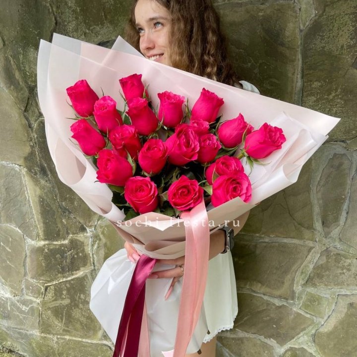 19 алых роз в Севастополи