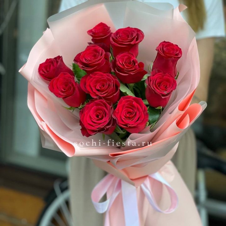Букет красных роз "Мадам ред" в Севастополи