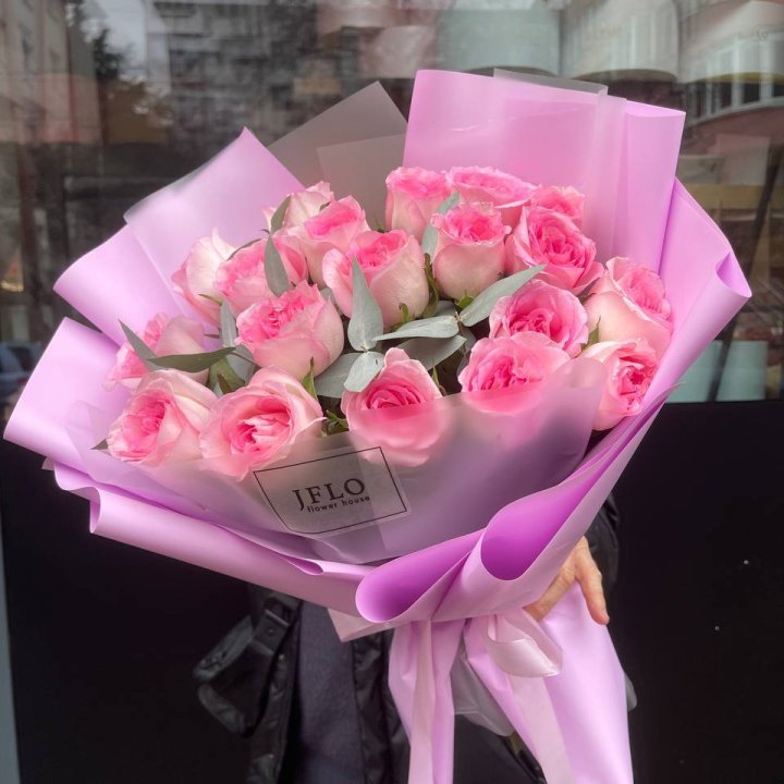  19 розовых роз в Севастополи