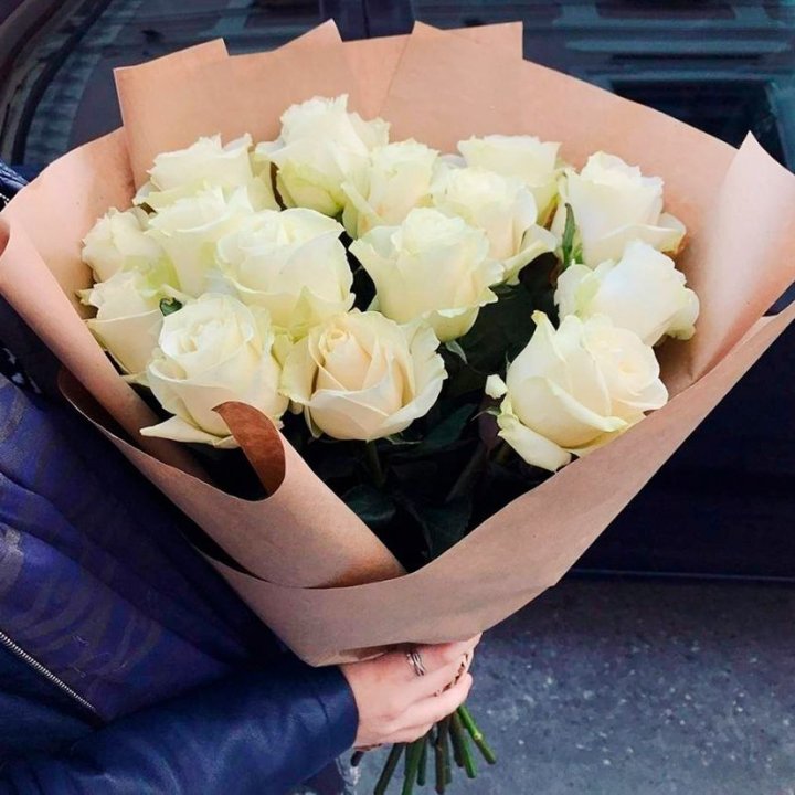 15 белых роз "Крафт" в Севастополи