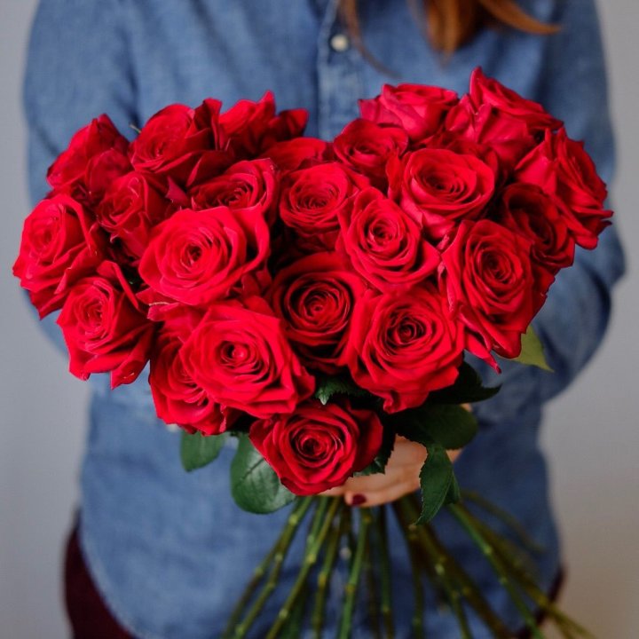 25 красных роз в Севастополи
