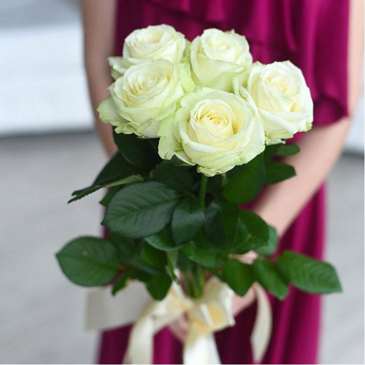 5 белых роз в Севастополи