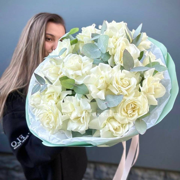 19 Белых французских роз "Ноте бьянке" в Севастополи