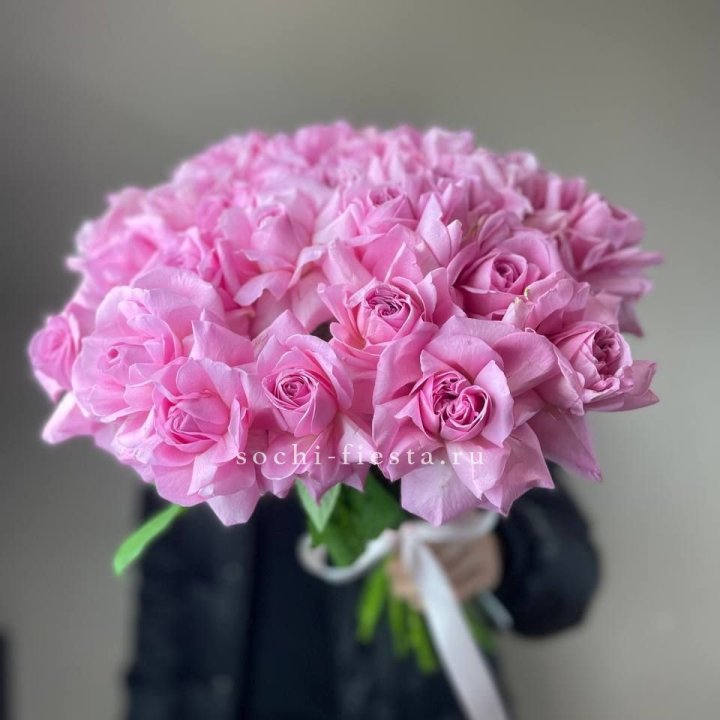 25 розовых французских роз в Севастополи