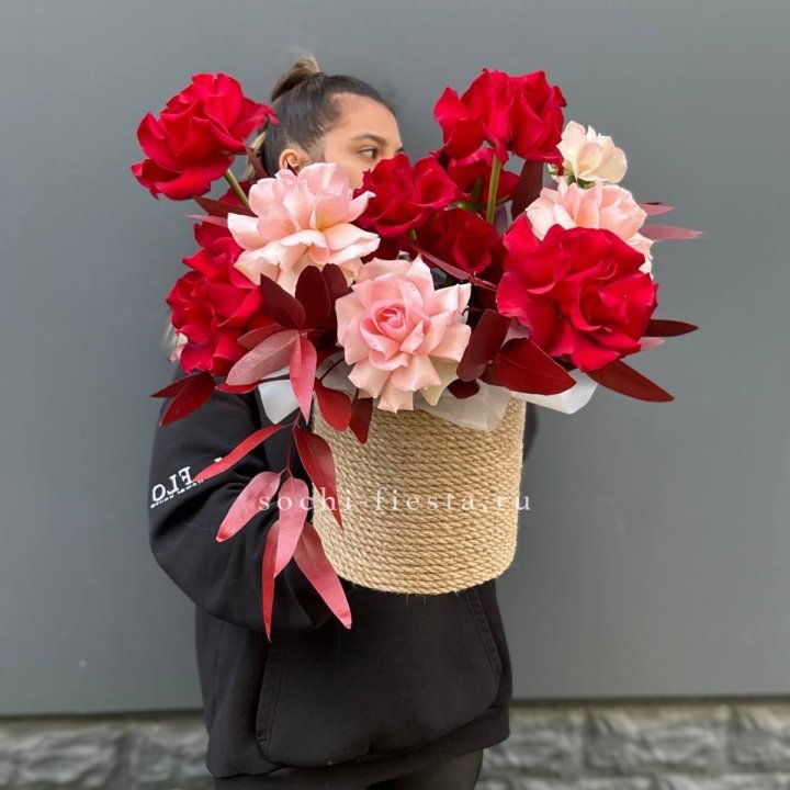 15 Французских роз в джутовом кашпо в Севастополи