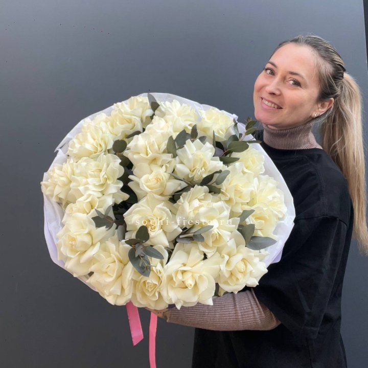 25 Белых французских роз Вайт найс в Севастополи