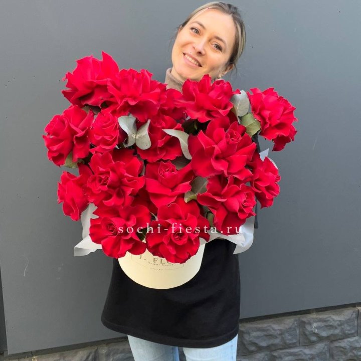 17 Французских роз в боксе в Севастополи