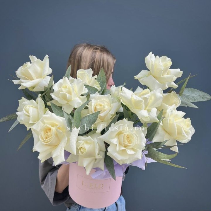 15 Французских роз в боксе в Севастополи