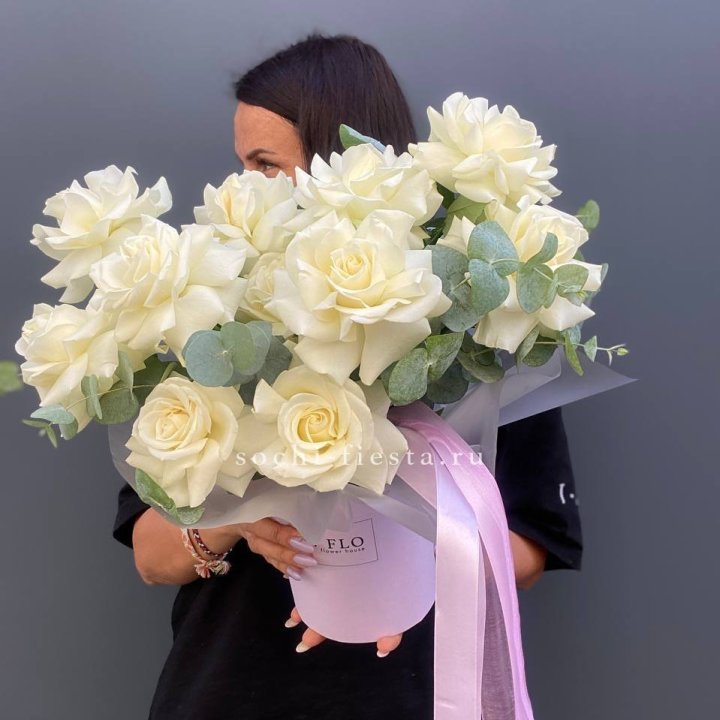 11 Французских белых роз в боксе в Севастополи