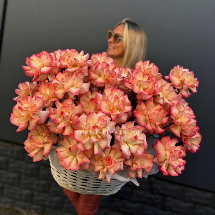 45 французских роз Джумилия в корзине в Севастополи