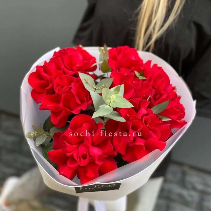 9 Красных французских роз в Севастополи