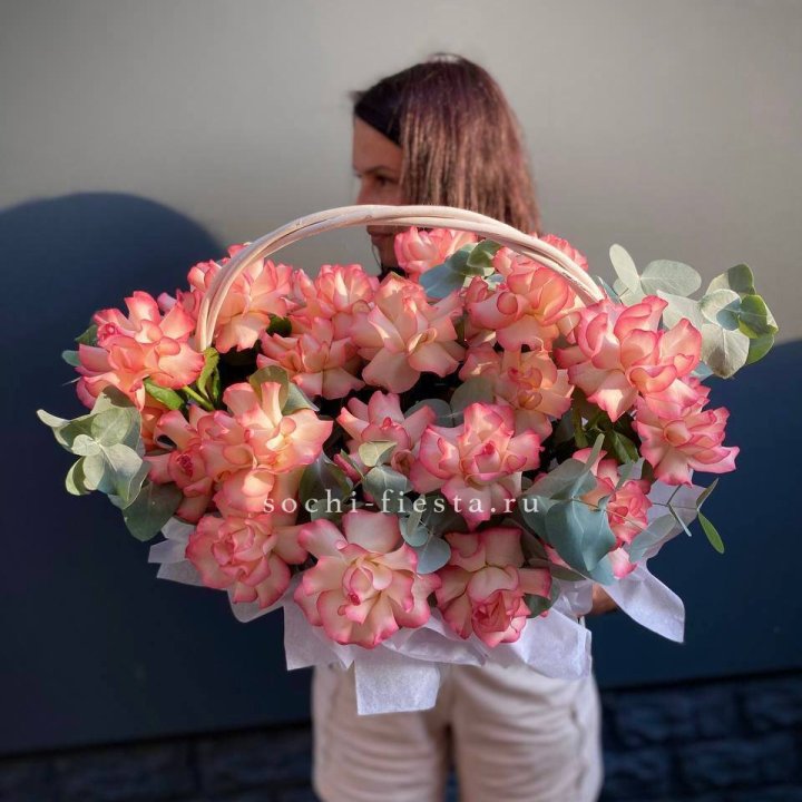 25 Французских роз Джумилия в корзине в Севастополи