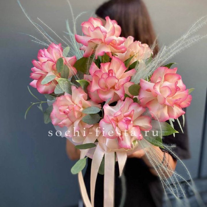 9 Французских роз Джумилия в боксе в Севастополи