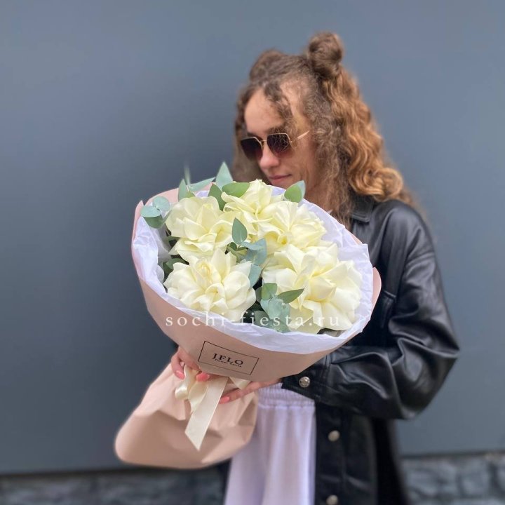 5 Белых французских роз в Севастополи