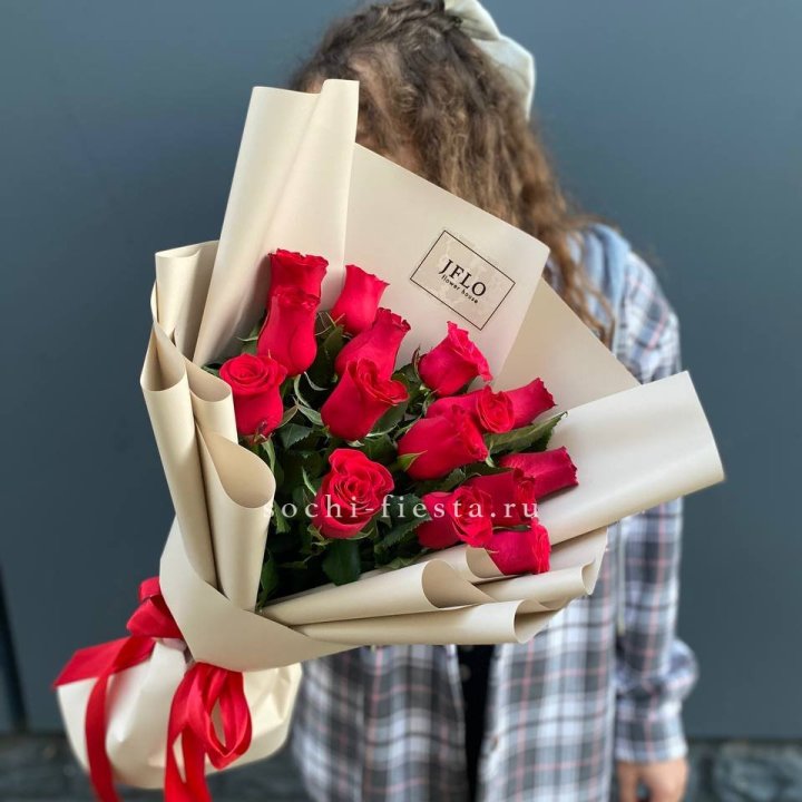 15 красных роз в Севастополи