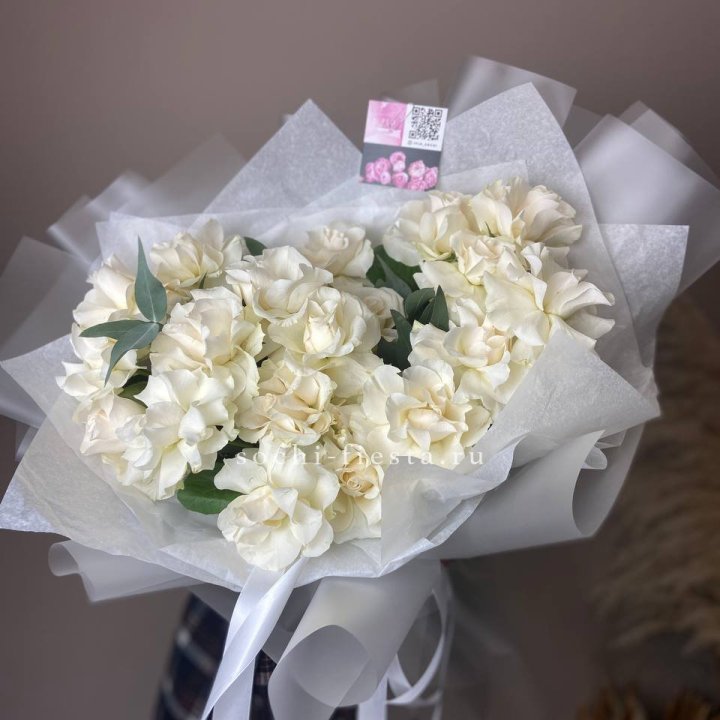 21 французских роз с эвкалиптом в Севастополи