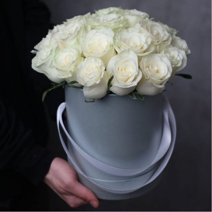 15 белых роз в цилиндре в Севастополи