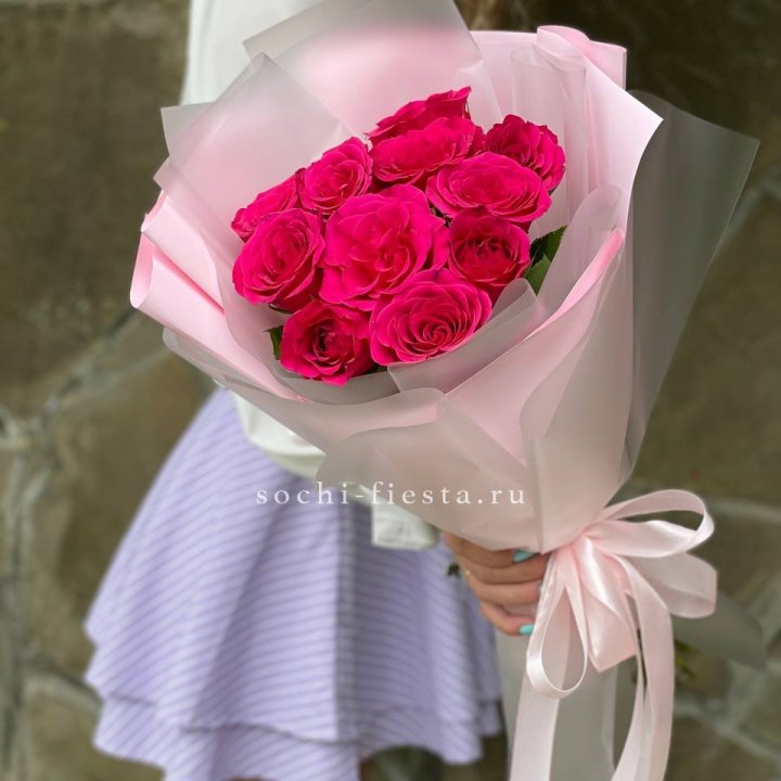 Букет алых роз в Севастополи