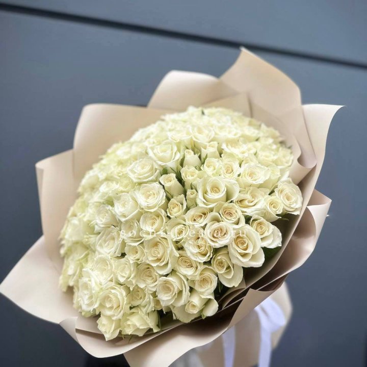 101 белая роза Атена в Севастополи