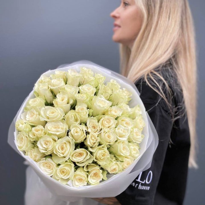 Воздушный букет из 51 белой кенийской розы в Севастополи