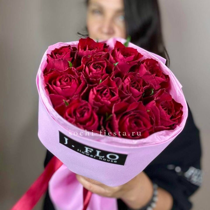 11 красных роз мадам ред в Севастополи
