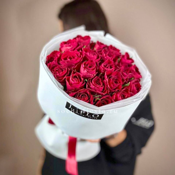 Букет красных роз мадам ред в Севастополи