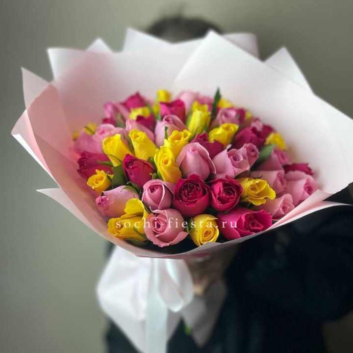 Букет из 51 розы Микс (Кения) в Севастополи