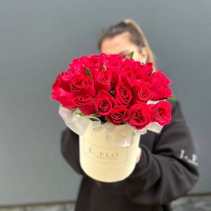 27 кенийских роз в боксе в Севастополи