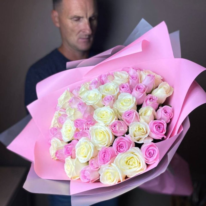 51 белых и розовых роз в Севастополи