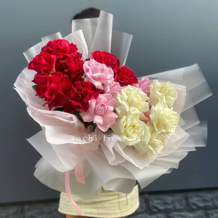 Микс из 17 роз в Севастополи