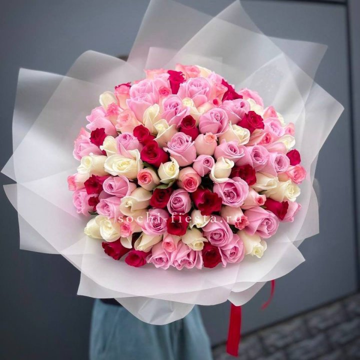 101 разноцветная роза "Карусель" в Севастополи