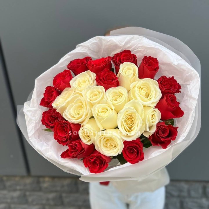 27 роз микс в Севастополи