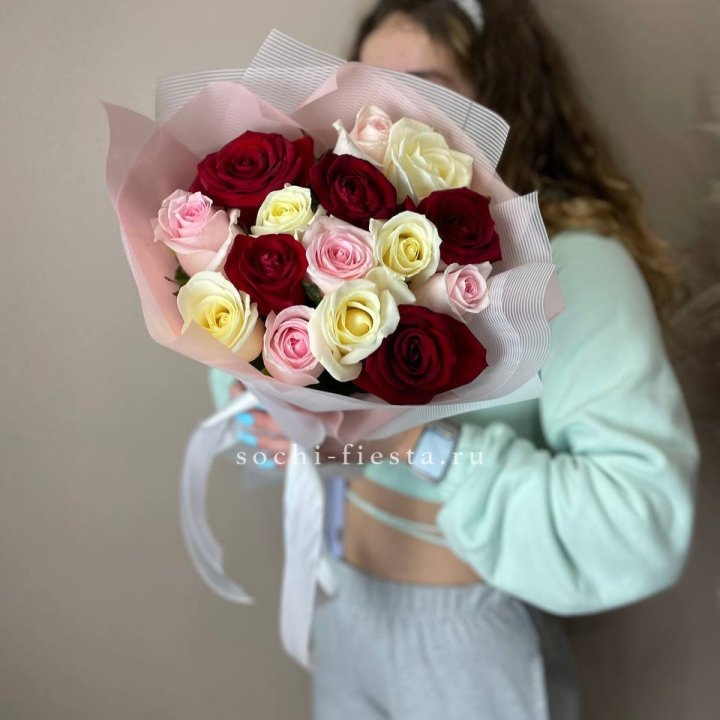 15 роз "Карусель" в Севастополи