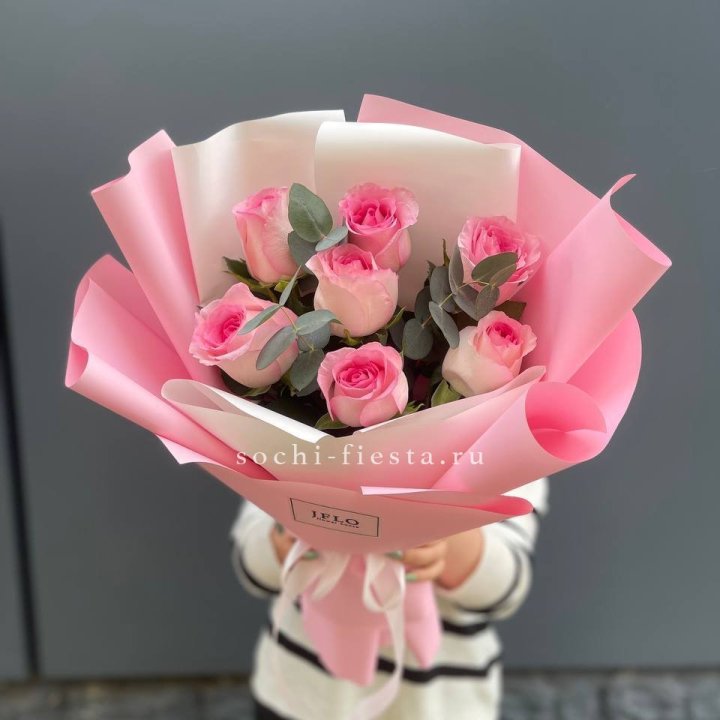 7 роз с эвкалиптом в Севастополи