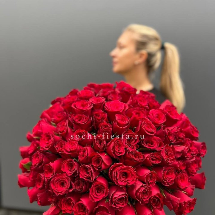 Охапка из 101 красной розы в Севастополи