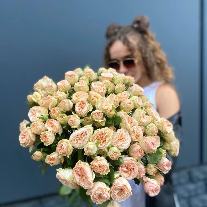 25 пионовидных роз в Севастополи