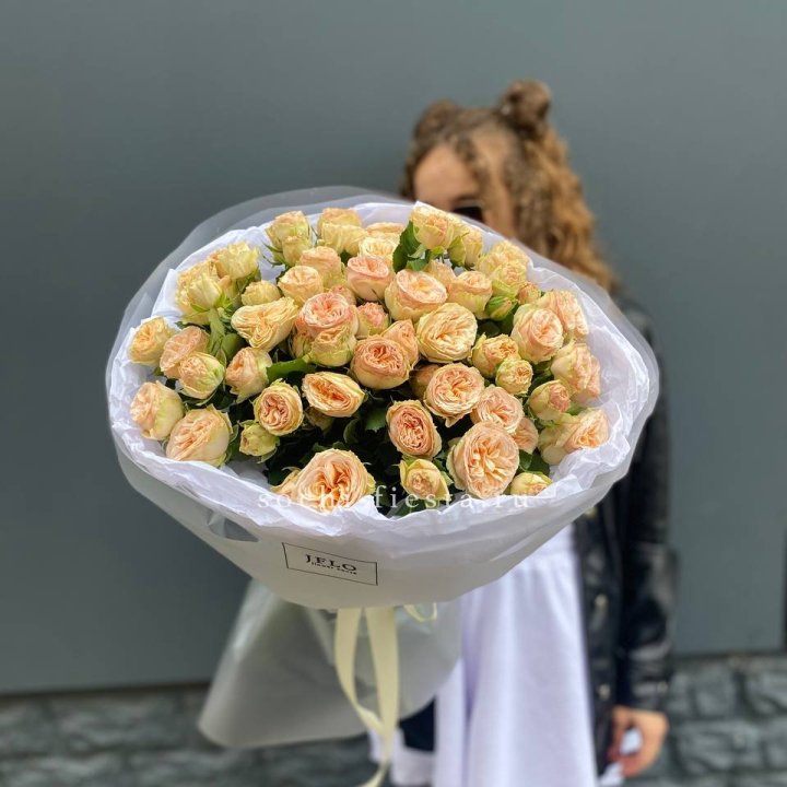 15 пионовидных роз в Севастополи