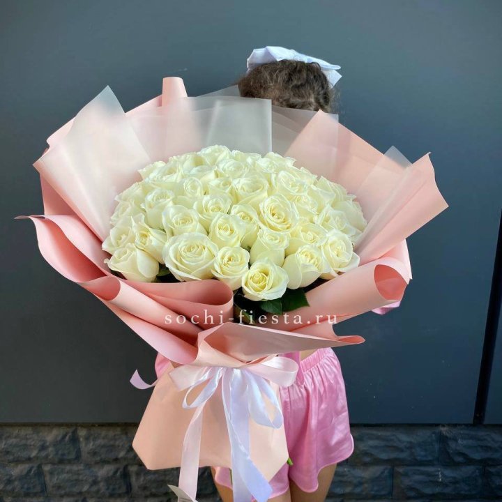 35 белых роз в Севастополи