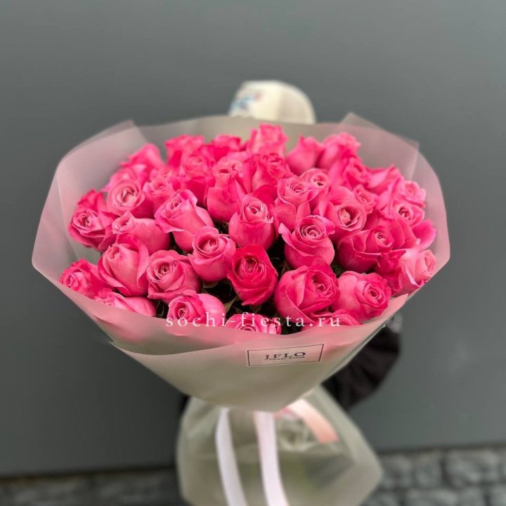 Роза малиновая в Севастополи