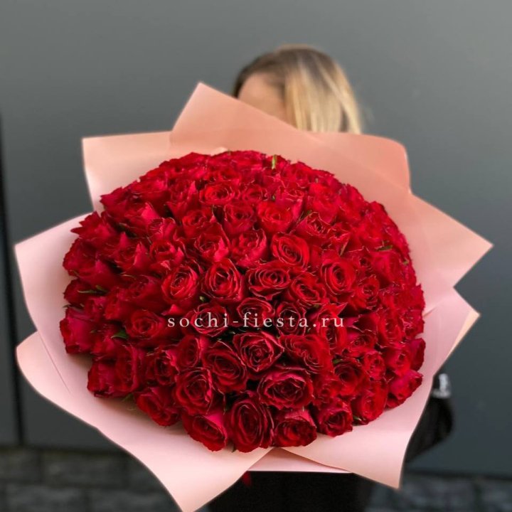 101 роза мадам ред в Севастополи