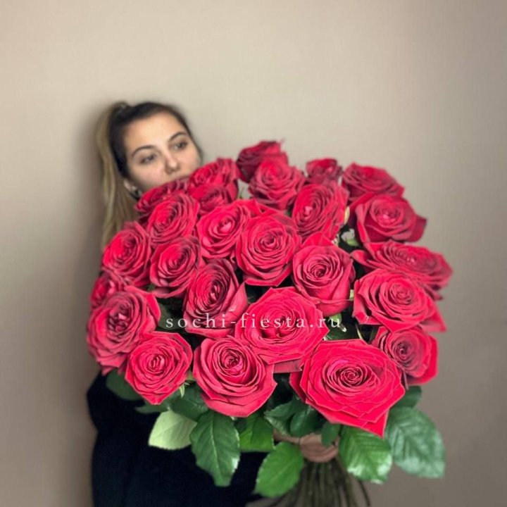 25 высоких роз в Севастополи