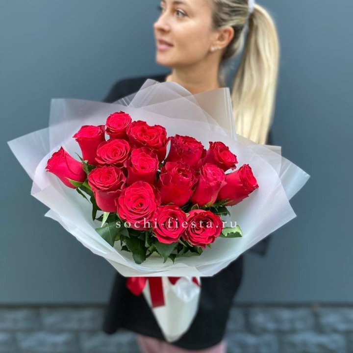 Букет из 15 красных роз  в Севастополи
