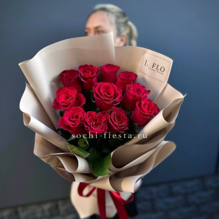 Букет красных роз "Наоми" в Севастополи