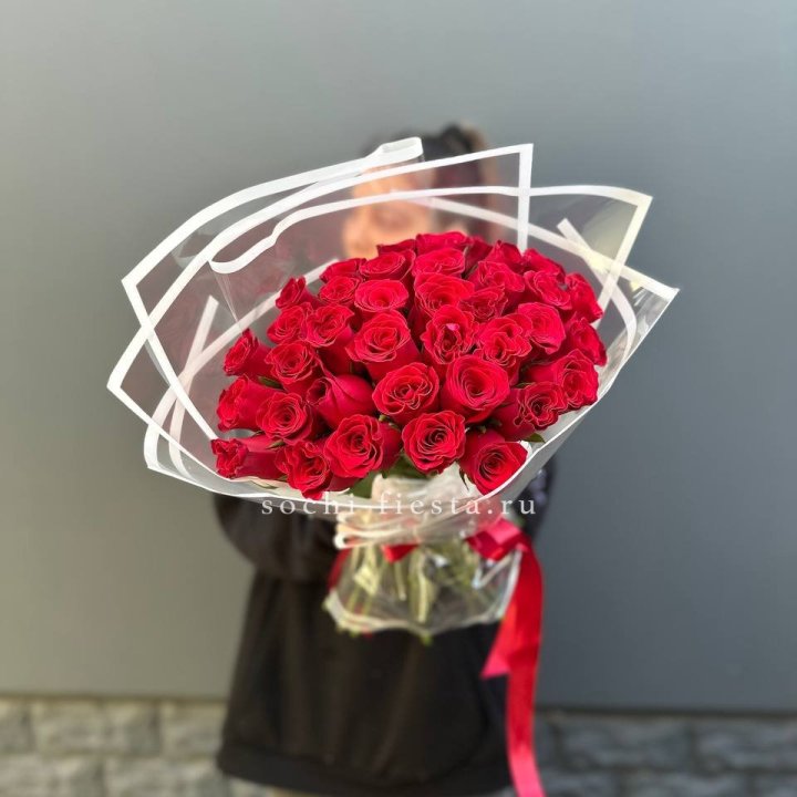 31 красная роза в Севастополи