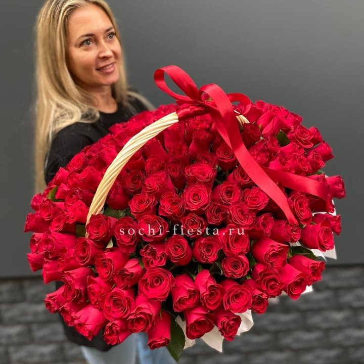 151 красная  роза в корзине в Севастополи