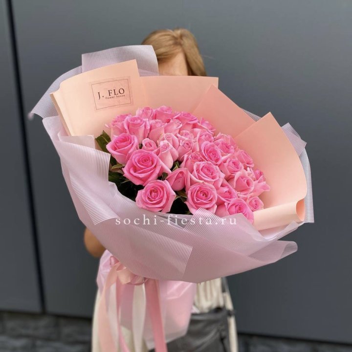 33 Розовые розы в Севастополи