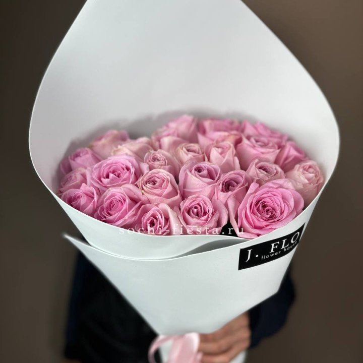 25 розовых роз в Севастополи