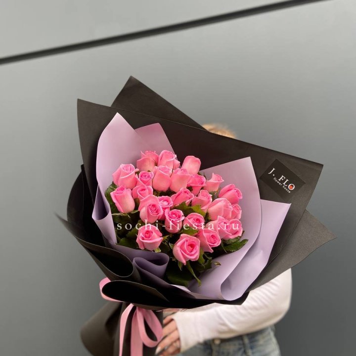 19 розовых роз  в Севастополи