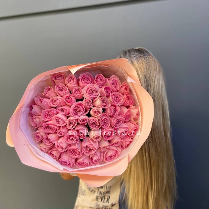 55 розовых роз в Севастополи